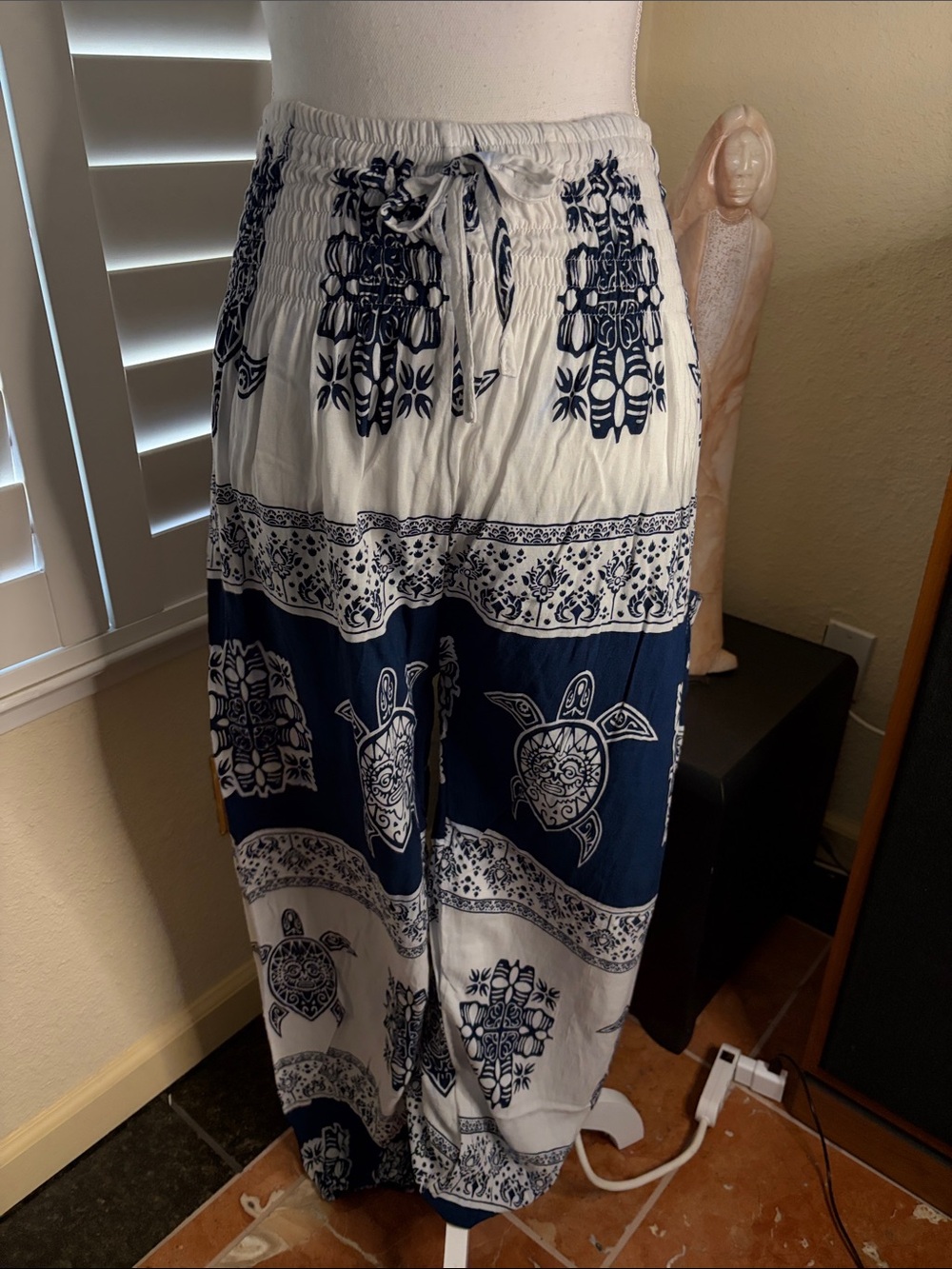 🐢💙Navy Blue & White 100% Rayon Turtle Print Harem Pants W/Smocked Waistband SZ M